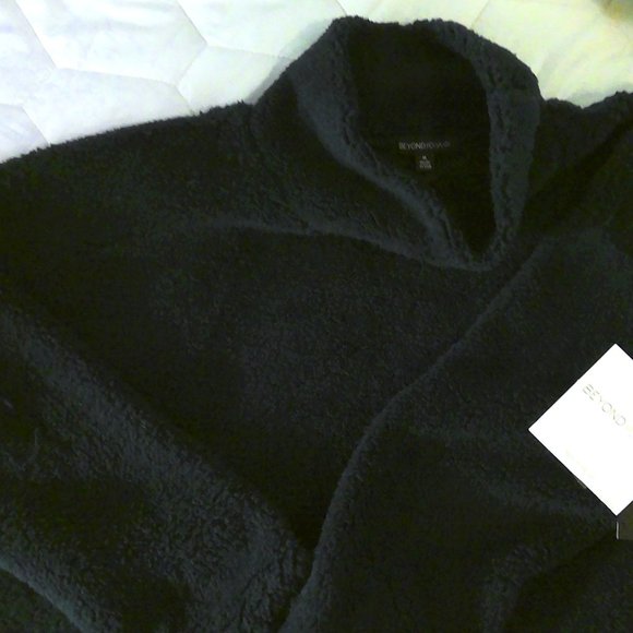 Beyond Yoga Plush Crop Crewneck - Picture 1 of 3
